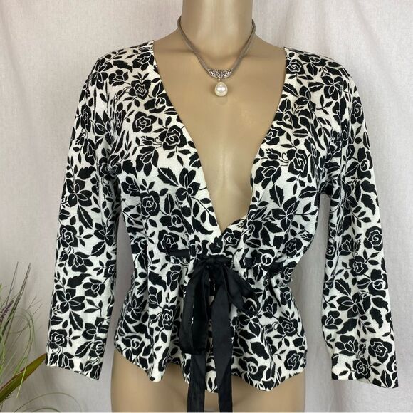 Floral Knit Cropped Black & White Waist Belt Sweater Top By WHBM Size M - Picture 2 of 7